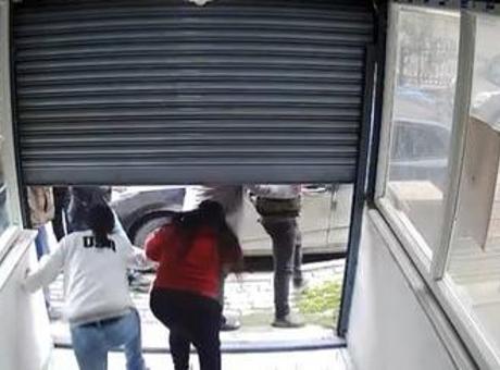 Avcılar'da Taciz İddiası: Esnaf, Şüpheliyi Darbetti