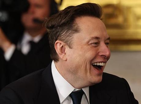 Elon Musk Servetinde Tarihi Bir Rekora İmza Attı: 800 Milyar Doları Aştı