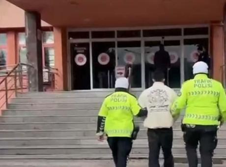 Karabük'te Polisin 'Dur' İhtarına Uymayan Ehliyetsiz Sürücüye Rekor Ceza
