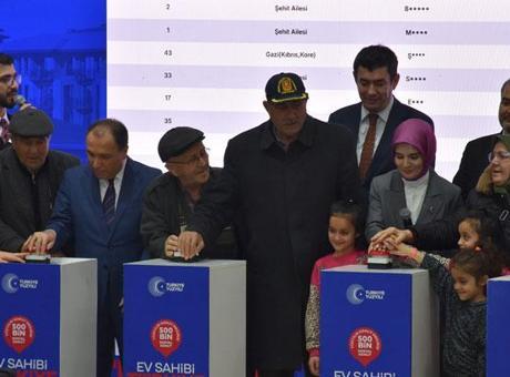 Bakan Göktaş, Afyonkarahisar'daki TOKİ Kura Çekilişinde Önemli Açıklamalar Yaptı