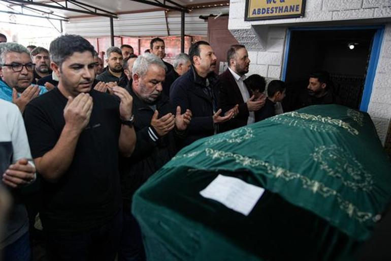 İzmir'de Sel Faciası: Mahsur Kaldığı Kamyonette Boğulan Sürücü Defnedildi