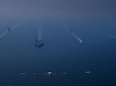 ABD Denizi'nde Güç Gösterisi: USS Abraham Lincoln Umman'da