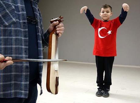 10 Yaşındaki Talha Galip Batman'ın Cumhurbaşkanlığı Külliyesi'nde İzdihama Neden Olan Horon Performansı