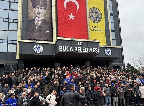 Buca Belediyesi'nde Çalışanlardan İş Bırakma Eylemi: Maaş Krizi Derinleşti