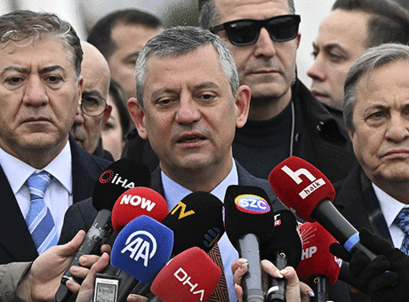 Özgür Özel: CHP, Siyasette Durması Gereken Yerde Durağa Devam Ediyor