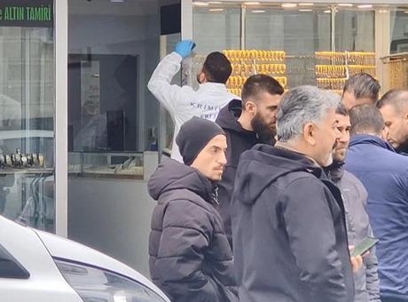 İstanbul Eyüpsultan'da Kuyumcuya Silahlı Soygun: 1 Yaralı