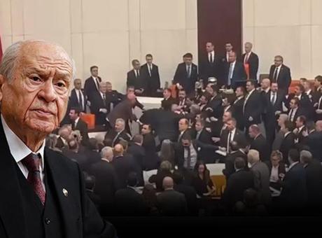 Mecliste Gerilim: Yemin Töreninde Kavga Çıktı, Bahçeli'den Eleştiriler