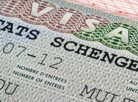 AB'den Gürcistan'a Vizesiz Seyahat Uygulamasına Askıya Alma Kararı