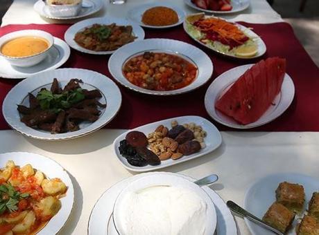 İBB Sosyal Tesislerinde İftar Menülerine Yüzde 27,27 Zam Yapıldı