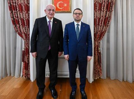 Bakan Gürlek, Eski TBMM Başkanı İsmail Kahraman'ı Ağırladı