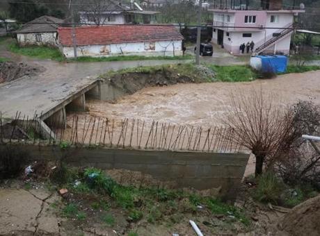 Aydın'da Taşkın Riski: İncirliova'da 9 Ev Tahliye Edildi