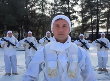 75 Yaşındaki Sabahat Teyze'nin Eliyle Örülen 400 Bere, Siirt'teki Komandalara Ulaştı