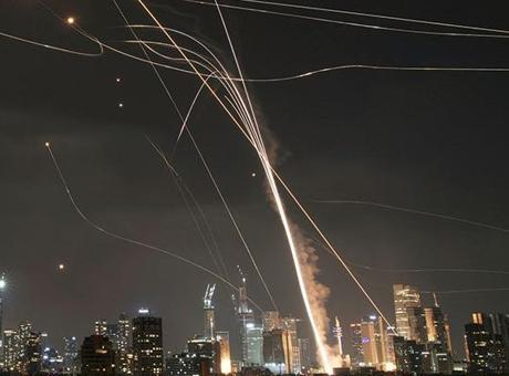 İsrail İçin Topyekun Savaş İhtimali: İran’ın Füzeleri Ateşleyebilir