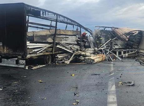 Bulgaristan'da Otoyolda Feci Kaza: İki Türk Tır Şoförü Hayatını Kaybetti