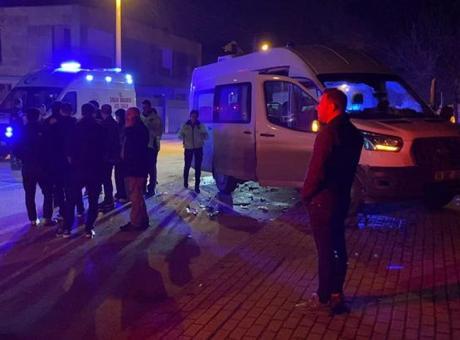 Bursa'da Servis Minibüsü ve Otomobil Çarpıştı: 9 Yaralı