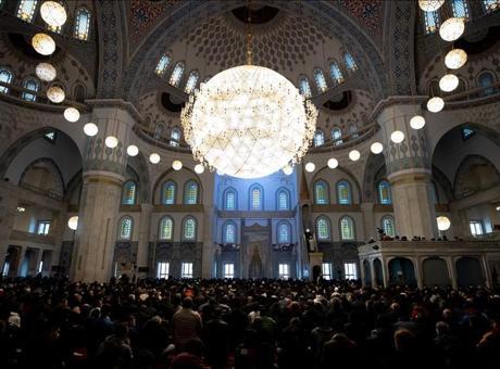 Ramazan Ayı 19 Şubat’ta Başlıyor: İlk Teravih ve İftar Detayları