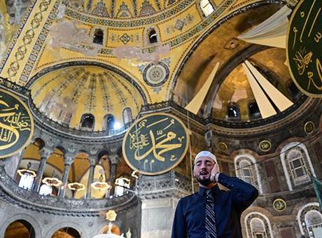 Ayasofya-i Kebir Camii'nde Ramazan Hazırlıkları Tüm Hızıyla Sürüyor