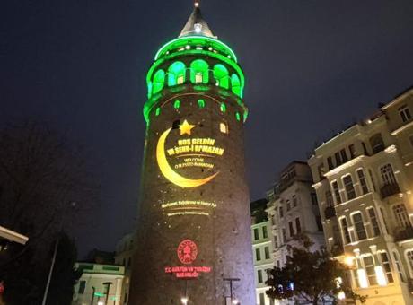 Galata Kulesi Ramazan Ayında Yeşil Işıkla Aydınlatılıyor