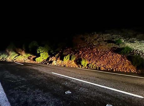 İstanbul-İzmir Otoyolu'nda Toprak Kayması Sebebiyle Ulaşım Durduruldu