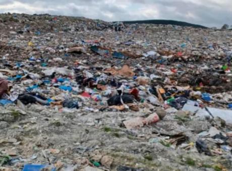 Galler Kasabası, Çöp Sahasından Yayılırlan Kötü Koku Sebebiyle Zor Günler Geçiriyor