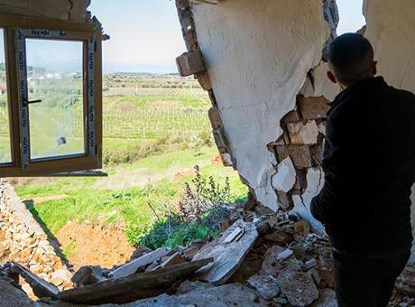 Gölmarmara'da Heyelan Felaketi: Evlerini Tahliye Eden Mahalleli Tedirgin