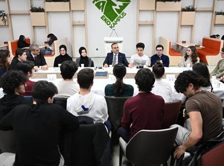 Bakan Kacır, Ramazan'ın İlk İftarında TÜBİTAK Öğrencileriyle Bir Araya Geldi