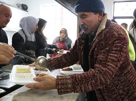 Köyde İftar Geleneği: Evde Yemek Pişirmek Yasak!