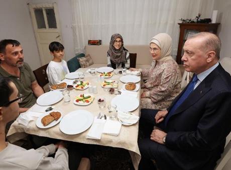 Cumhurbaşkanı Erdoğan, Ramazan İftarında Kayacık Ailesinin Misafiri Oldu