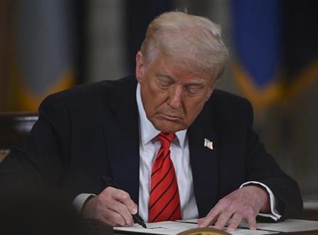 Trump'tan Küresel Yüzde 10 Gümrük Vergisi Kararı