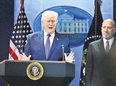 Trump, Gümrük Tarifesi İptaline Tepki Gösterdi: 'Hayal Kırıklığı'