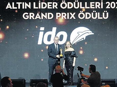Dr. Murat Orhan, Altın Lider Ödülleri'nde 2025 CEO Ödülünü Kazandı