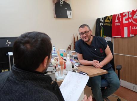 Gümüşhane'de Randevu Sıkıntısına Edebiyatla Yanıt: Türkçe Öğretmeninden Taşlama Şiiri