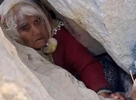 80 Yaşındaki Kadın, Kayalık Düşme Sonrası 24 Saat Kurtarma Bekledi