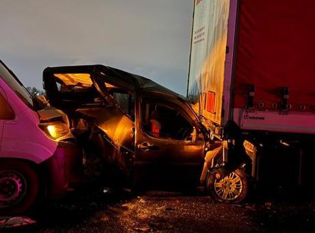 Anadolu Otoyolu'nda Zincirleme Trafik Kazası: 6 Yaralı, Yol Kontrol Altına Alındı