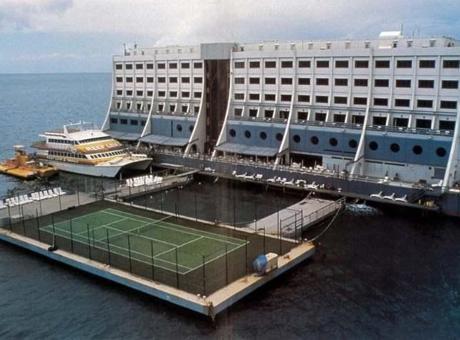 Dünyanın İlk Yüzen Oteli: Tarihi Yolculuk ve Son Görev