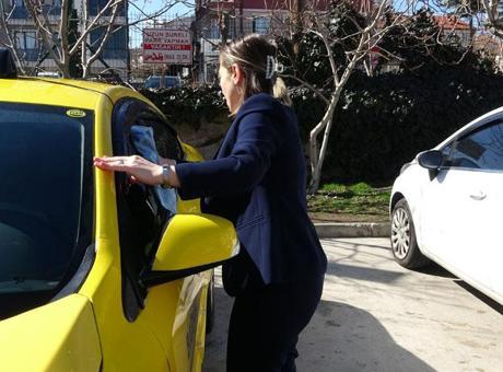 Isparta'nın İlk Kadın Taksicisi Hacer Topal: ‘Direksiyon Benim Ekmeğim’
