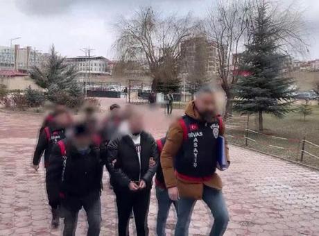 Sivas'ta Gayrimenkul Dolandırıcılığına Yönelik Operasyon: 2.4 Milyon TL'lik Tuzak Çözüldü