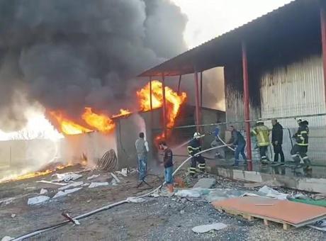 Diyarbakır'daki Plastik Poşet Fabrikasında Yangın Çıktı