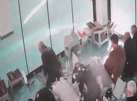 Şanlıurfa'da Camide Panik: Tavan Alçısı Namaz Sırasında Düştü