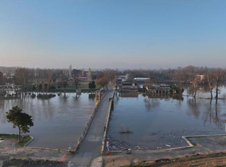 Meriç ve Tunca Nehirlerinde Su Debisi Düşerken Tehlike Sürüyor