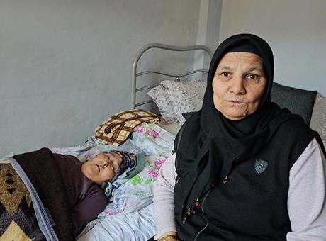72 Yaşındaki Selvet Kalafat'ın Dramı: Bakım Eksikliği ve Yaşam Mücadelesi