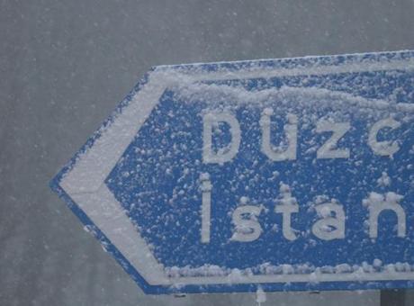 D-100 Karayolu Bolu Dağı Geçişinde Kar Yağışı Başladı