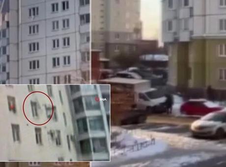 St. Petersburg'da 10. Kattan Düşen Bebek, Mont Sayesinde Kurtarıldı