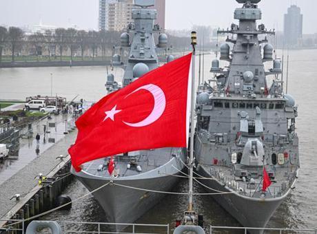 Avrupa'nın Göbeğinde Türk Savunma Sanayisi Rüzgarı: TCG Anadolu Rotterdam'da
