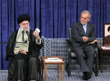 İran Dini Lideri Hamaney'e Yönelik Suikast Girişimi Başarısız Oldu mu? Pezeşkiyan'ın Oğlu Açıklamalarda Bulundu