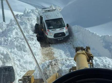 Ağrı'daki Yoğun Kar Yağışı Nedeniyle Kurtarma Operasyonu Gerçekleştirildi