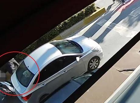 Yaya Geçidinde Otomobile Çarpan Motosiklet Sürücüsü Yaralandı