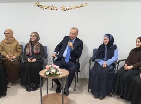 Cumhurbaşkanı Erdoğan, Marmara Üniversitesi İlahiyat Fakültesi Öğrencileriyle Buluştu