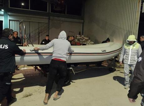 Antalya'da Fiber Tekne Atölyesinde Yangın: Bir Yaralı