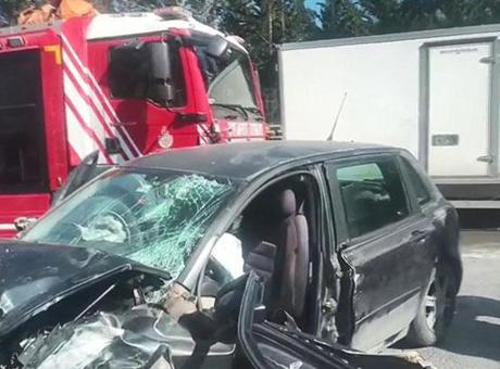 Arnavutköy'de Kafa Kafaya Çarpışma: 1 Kişi Hayatını Kaybetti, 2 Yaralı